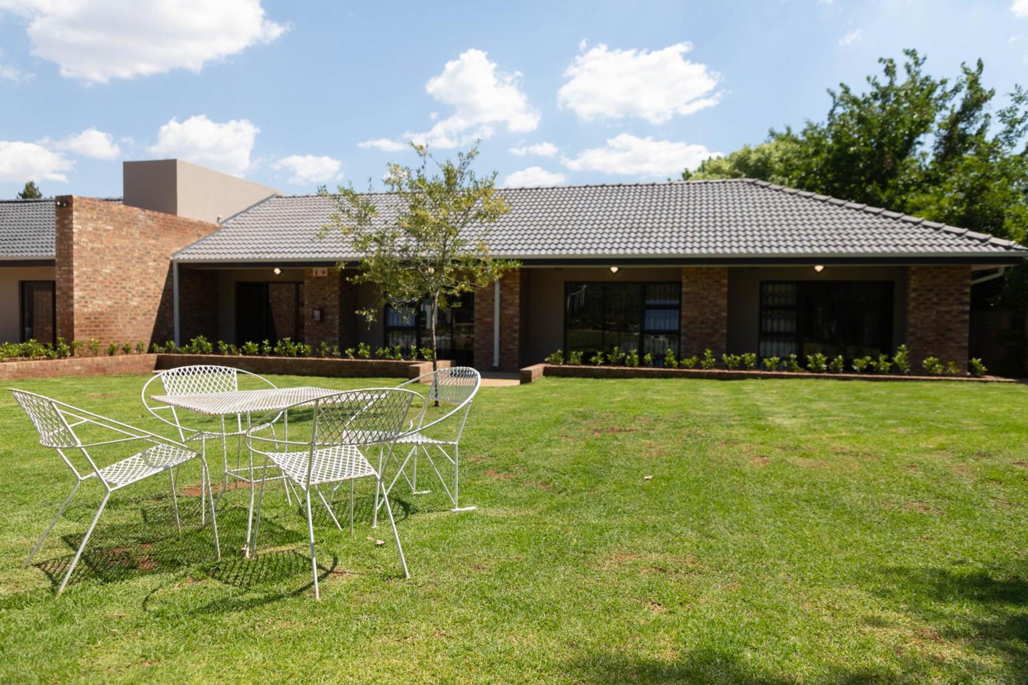 Opstal Gastehuis Potchefstroom Exterior foto